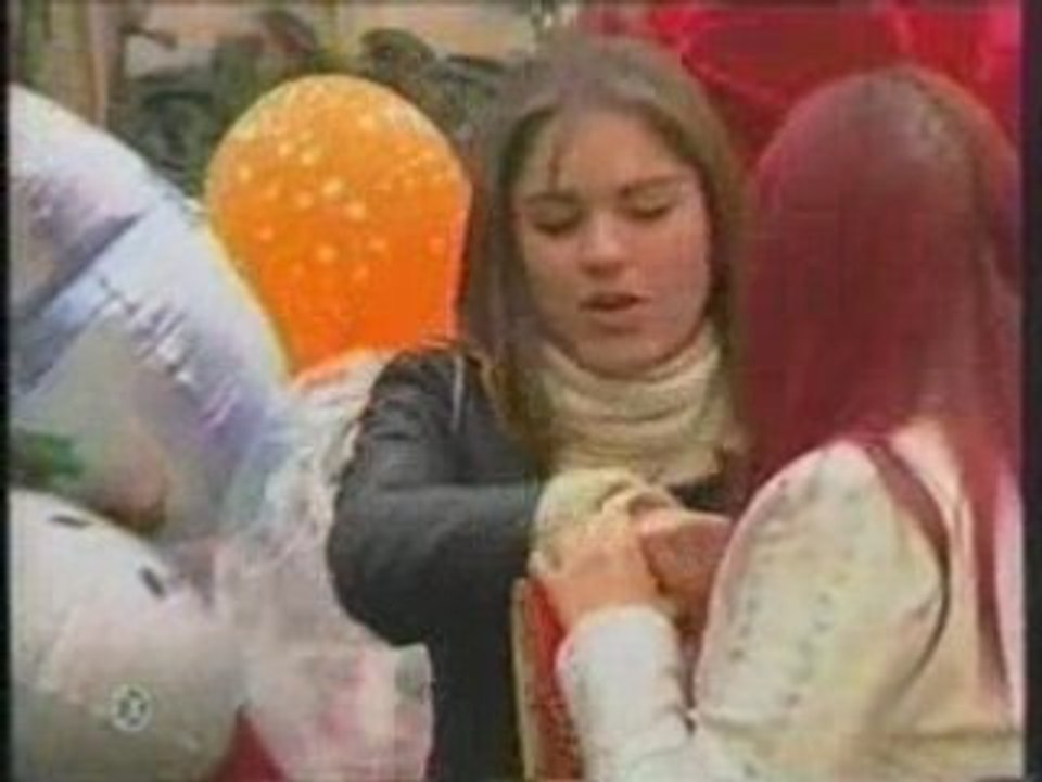 RBD - DyR Diego le da un regalo de Navidad a Roberta