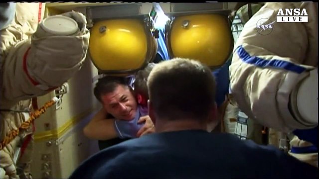 Tre astronauti tornano con i piedi a Terra