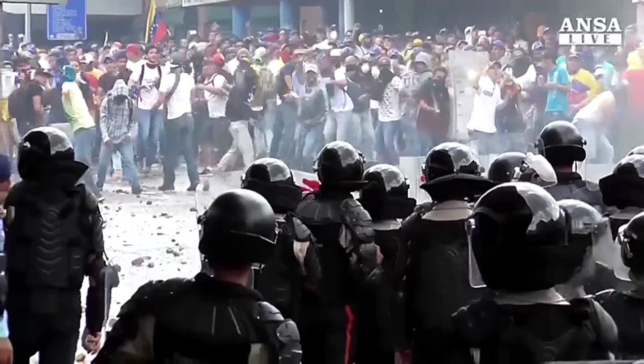 Venezuela,  tre morti durante proteste antigovernative