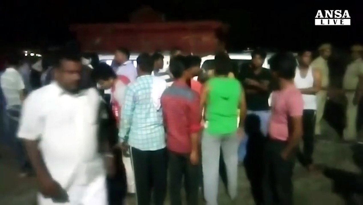 India: crolla muro durante festa di matrimonio