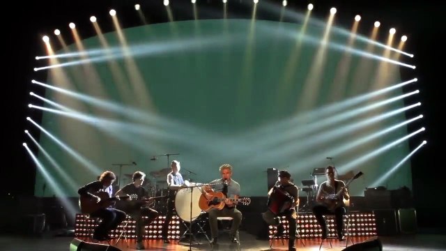 25 Aprile: Ligabue dal tour fa gli auguri cantando I Campi in Aprile