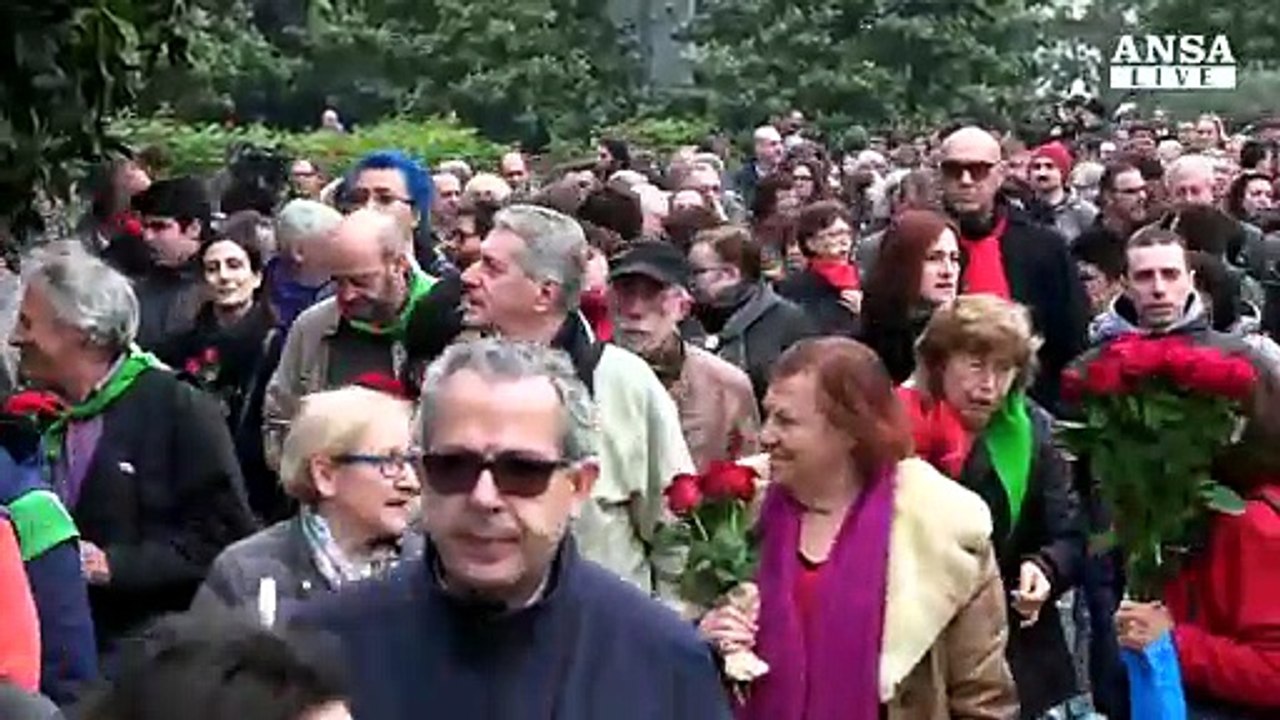 25 Aprile a Milano, un fiore per ogni partigiano