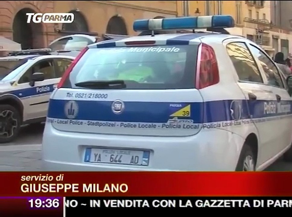 Malore alla guida: 35enne si schianta contro auto in sosta e muore