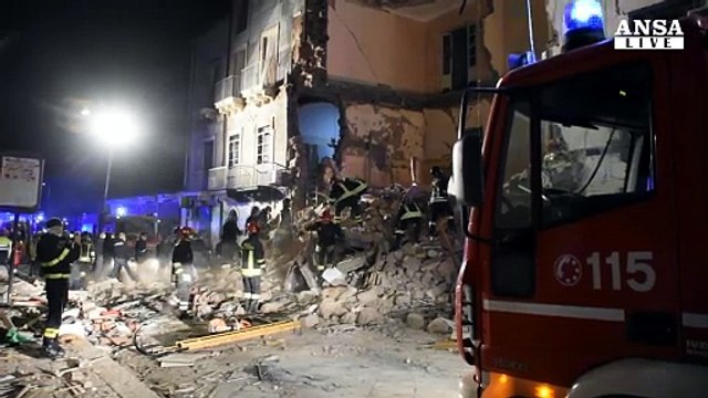Crolla palazzina, muore anziana, 2 feriti gravi