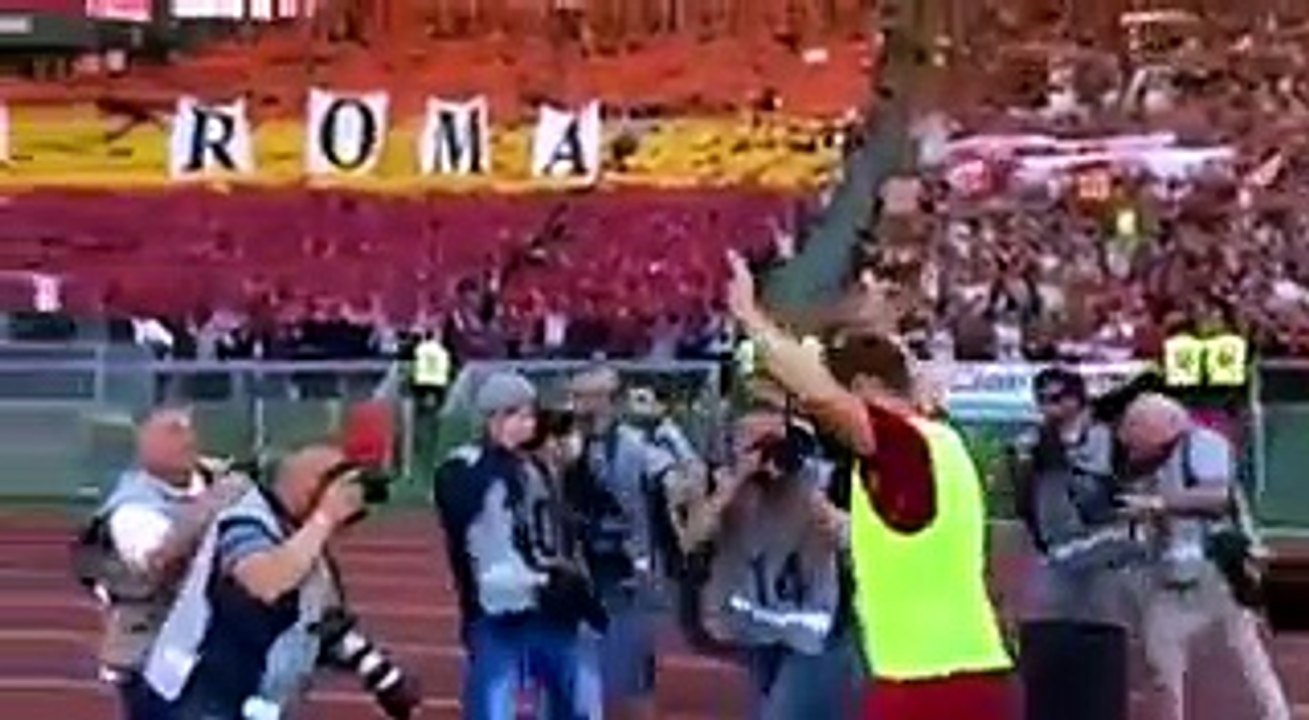 Addio alla Roma: ovazione dei tifosi per Francesco Totti nell'ultima partita