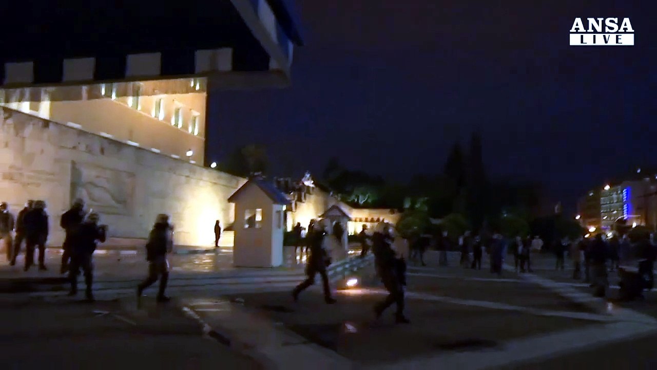 Scontri in piazza ad Atene