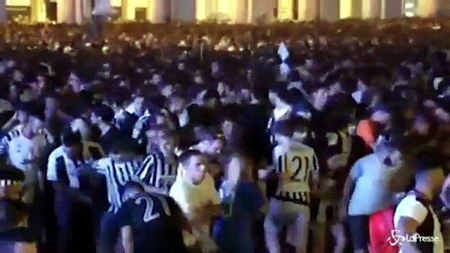 Boato in piazza San Carlo: il momento in cui si scatena il panico Video