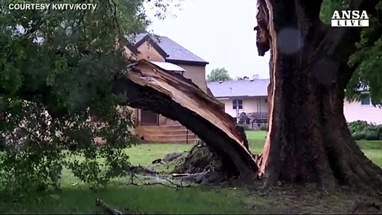 Usa, tornado devastano Kansas, Oklahoma e Texas