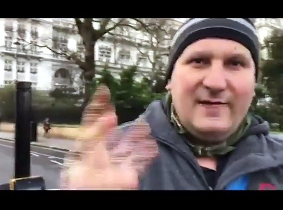 Un testimone al nostro cronista: "Un doppio attacco. E in 10 minuti era tutto sul web" Video