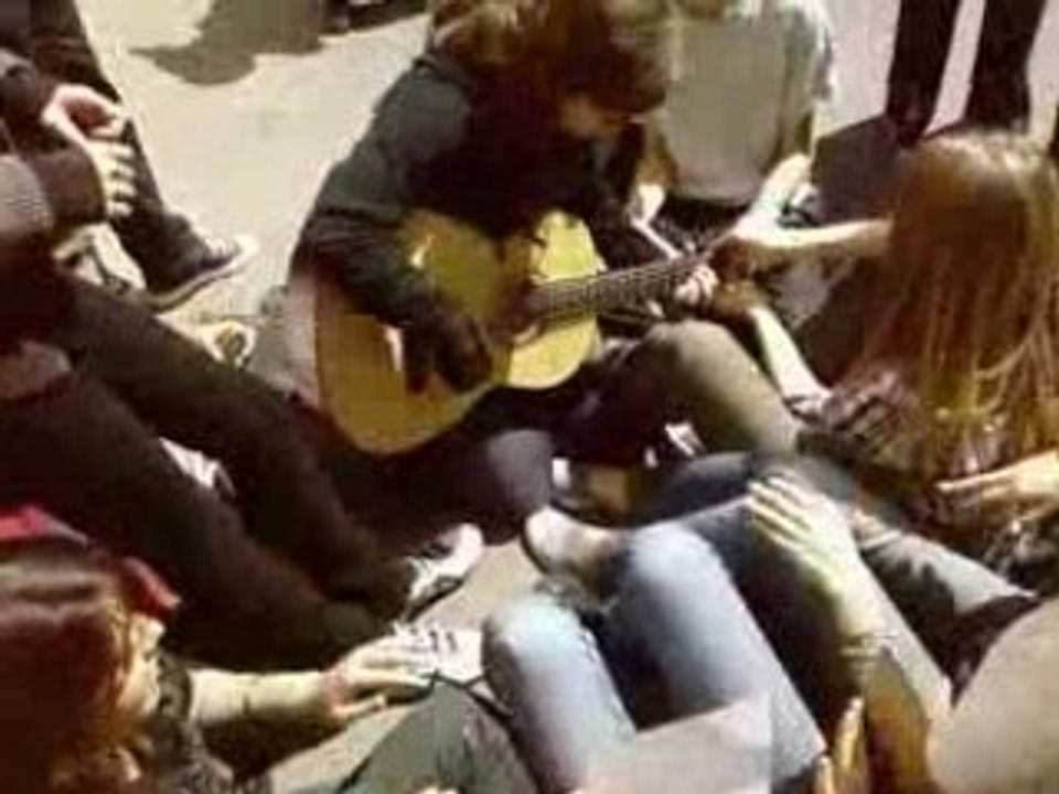 guitare à gambetta (on entend pas trop la guitare)