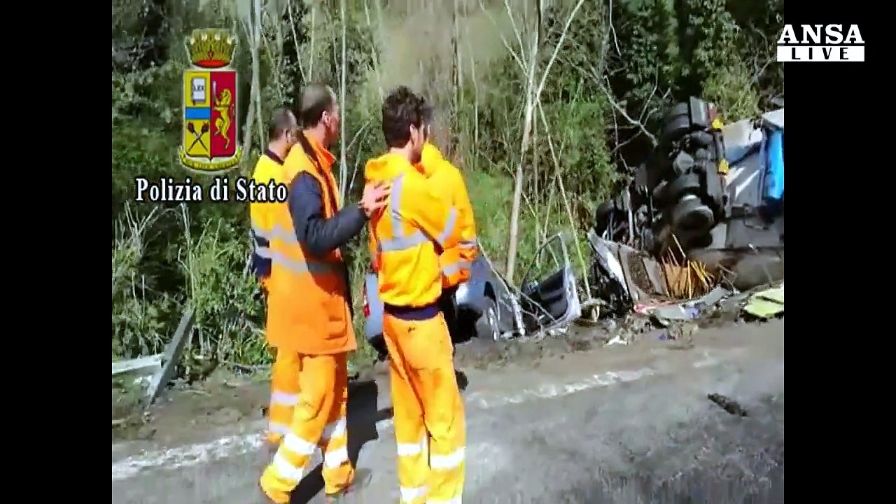Tir travolge operai, due morti e nove feriti su A10