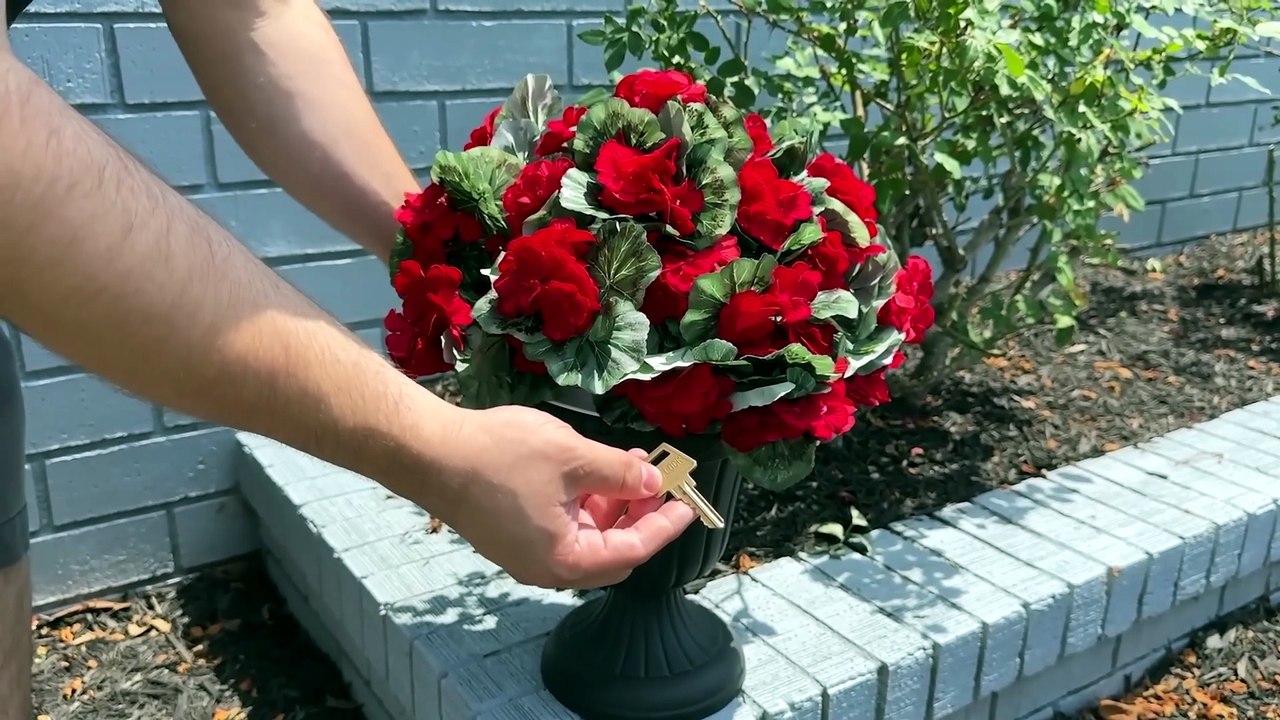 People Are So Surprised They Didn't Know This $3 Curb Appeal Trick!