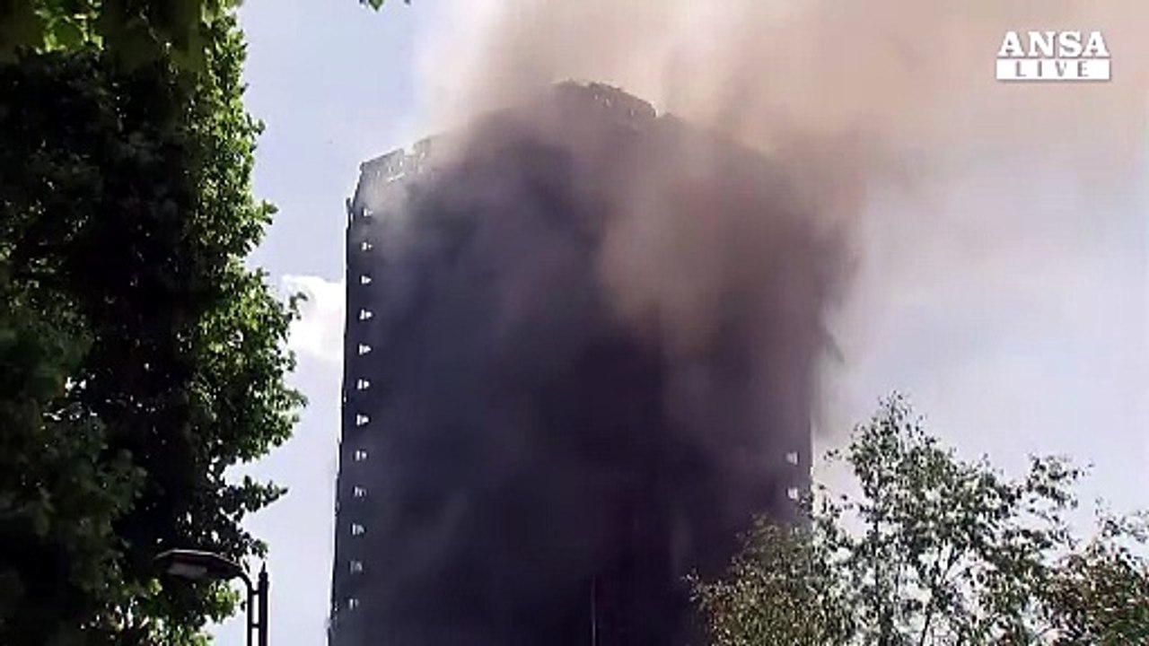 Incendio Londra, tragico bilancio