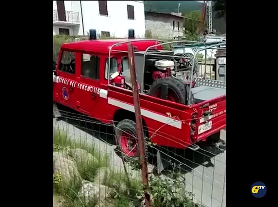 Cade mentre sta pulendo il fienile:  paura per un 67enne Video