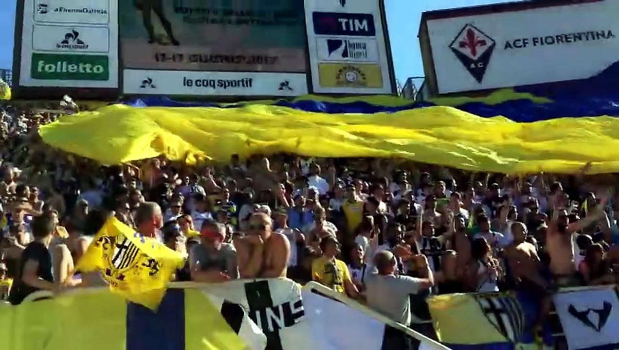 La coreografia della curva gialloblù
