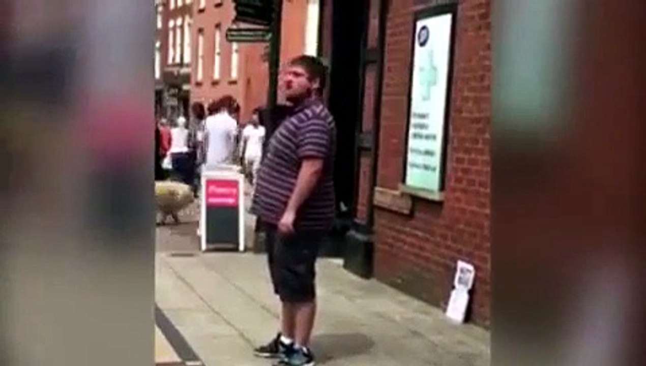 Il busker (voce incredibile) diventa virale