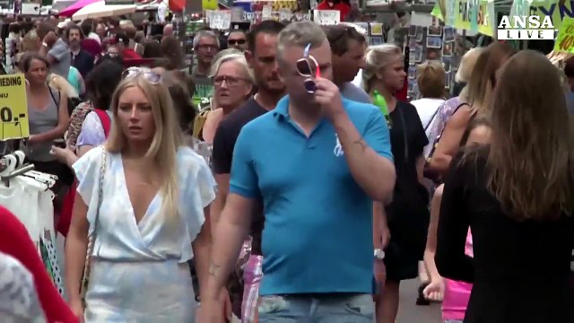 Inflazione rallenta a luglio, ma resta caro-vacanze