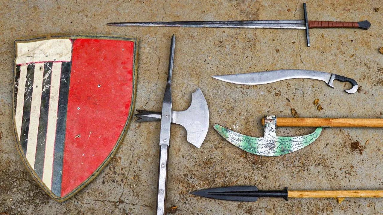 Probando las armas medievales más usadas en las batallas