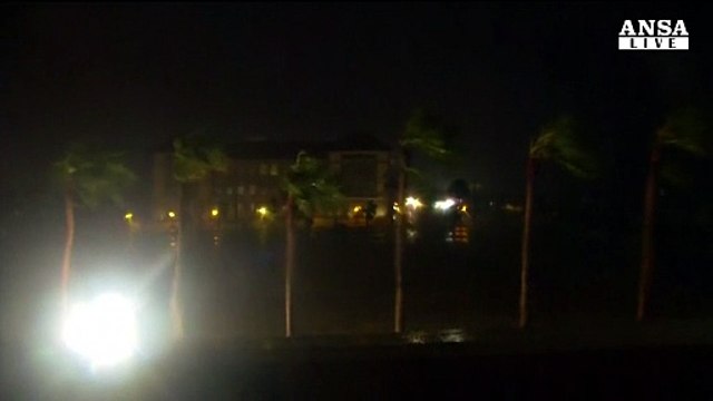 L'uragano Harvey tocca la costa del Texas