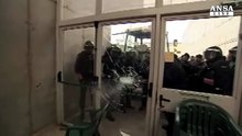 Catalogna, polizia in seggi, cariche e feriti