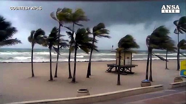 Uragano Irma di nuovo declassato a grado 4