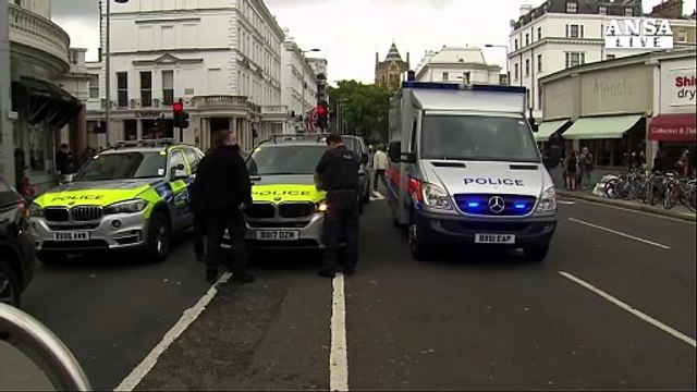 Auto sulla folla a Londra, area isolata dalla polizia
