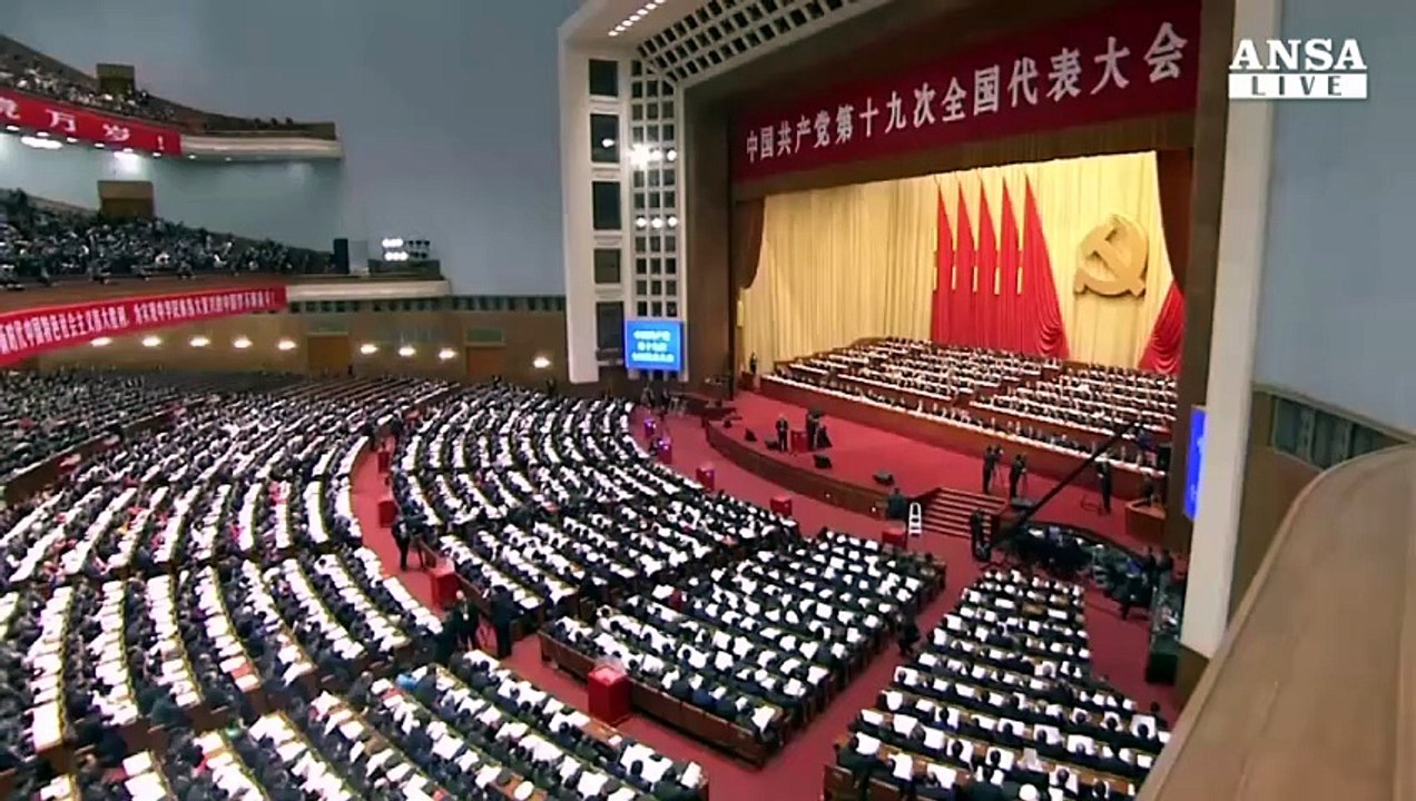 Xi Jinping nella costituzione del Pcc, come Mao