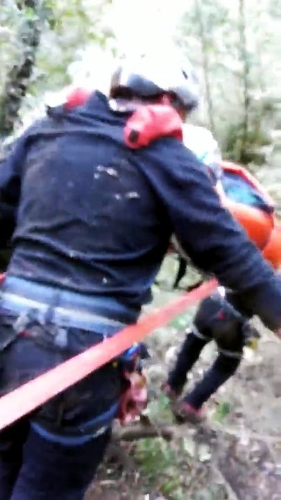 Fungaiolo scivola e fa un volo di 20 metri: salvato 48enne a Piane di Carniglia