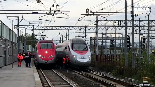 Freccia Argento esce dai binari vicino alla stazione di Firenze