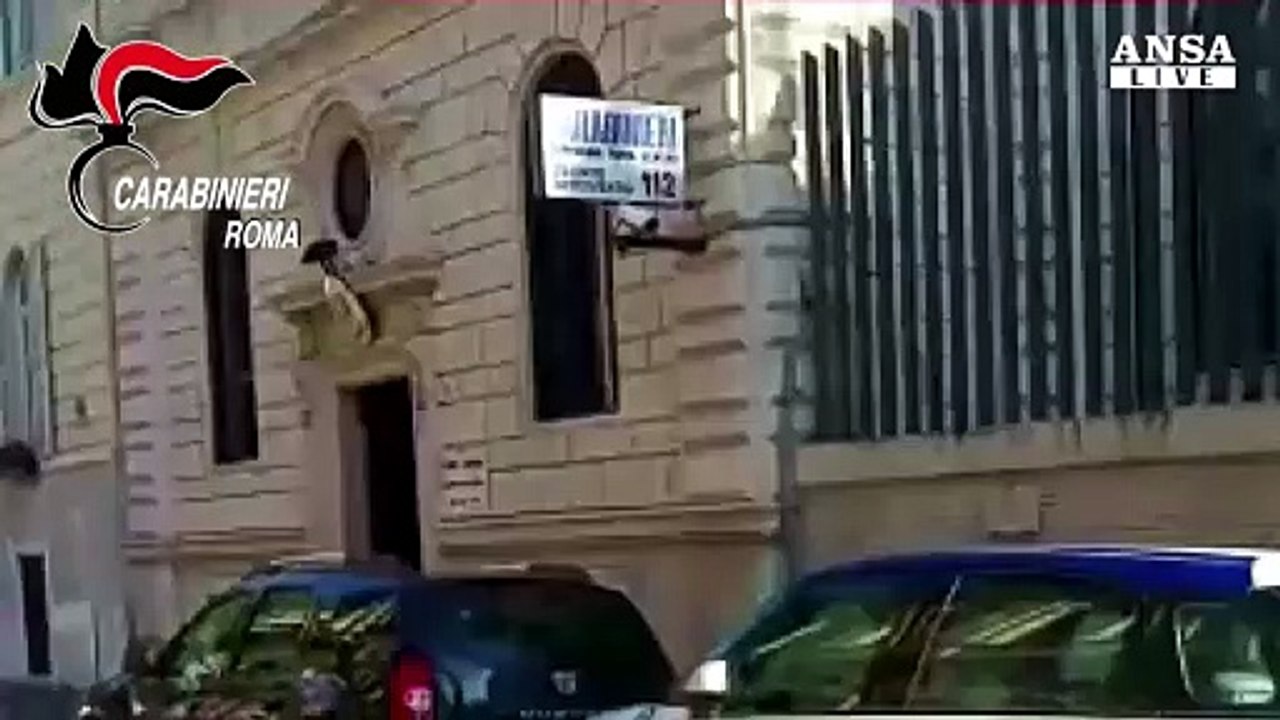 Roma, branco rapina una turista con lo spray urticante: 4 fermi