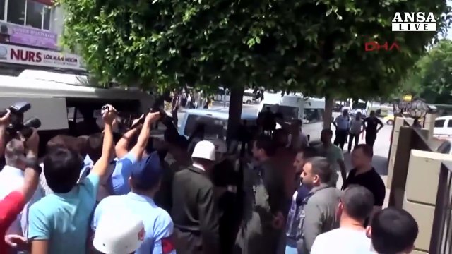 Turchia: altre mille epurazioni, via militari e accademici