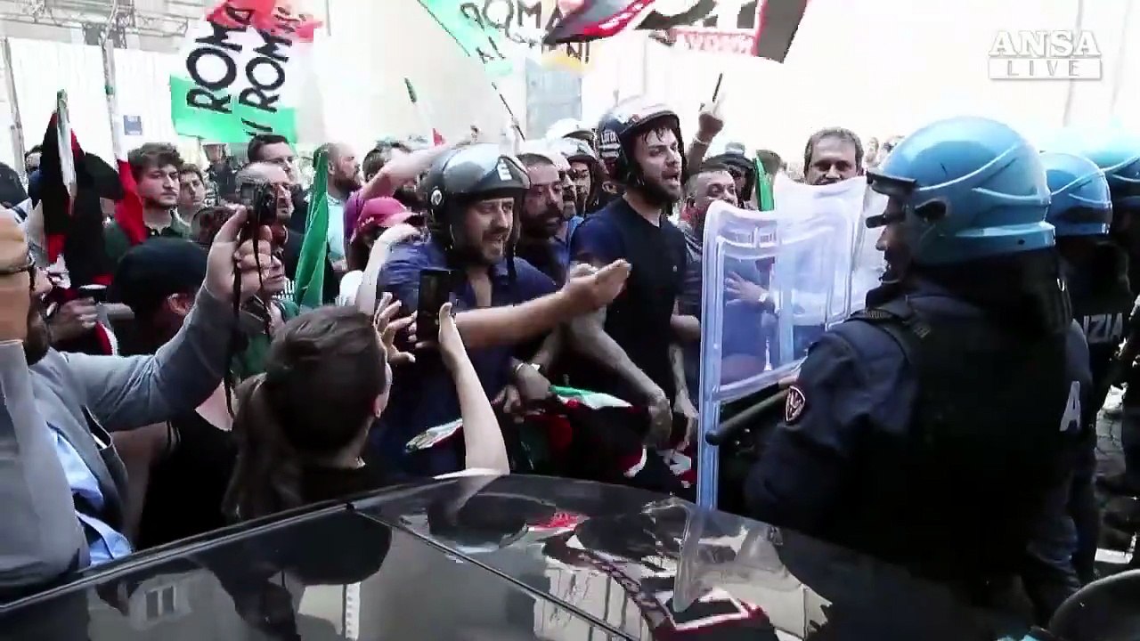 Marcia su Roma 95 anni dopo Mussolini, polemiche