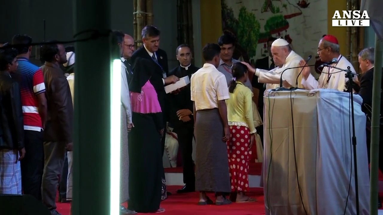 Papa: chiedo perdono ai rohingya