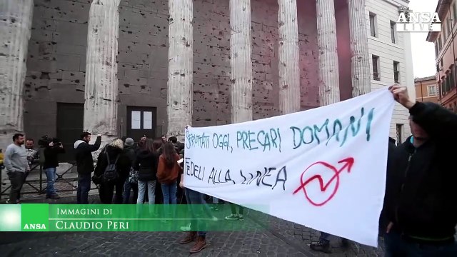 Studenti protestano a convegno Pd