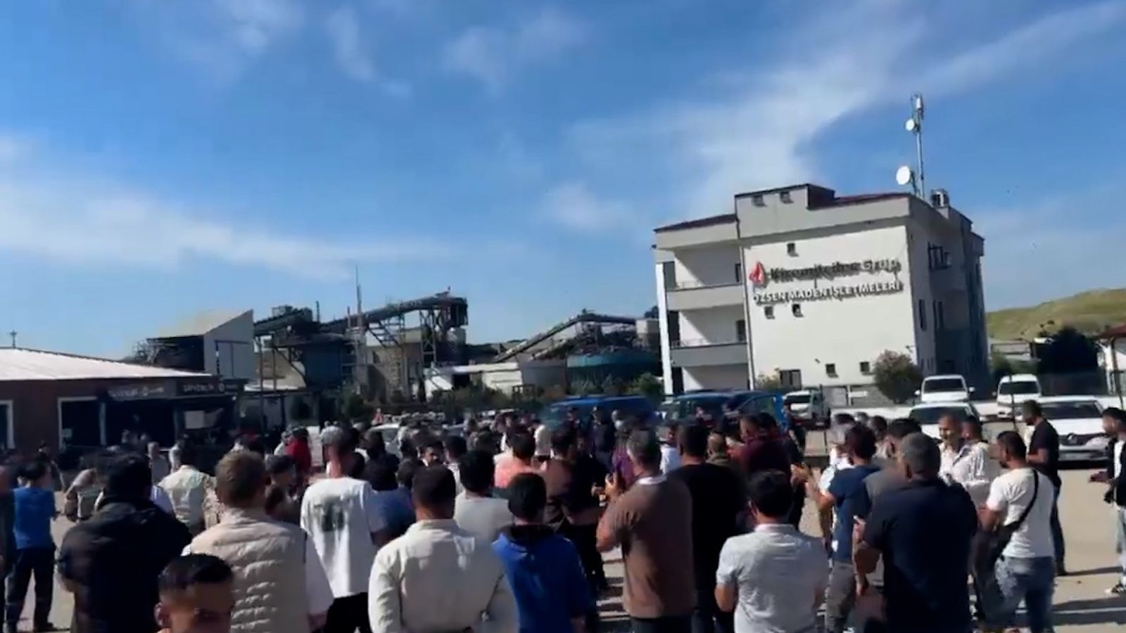 Bağımsız Maden-İş'ten Özşen Madencilik'e çağrı: Haklarımız ödenmezse evinizin ve şirketinizin önüne geleceğiz