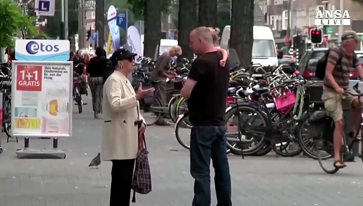 Donne generazione-argento, over-65 vivono di piu' ma peggio