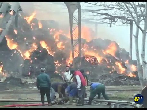 Frescarolo, incendio in un fienile: tremila balloni avvolti dalle fiamme Video Gallery
