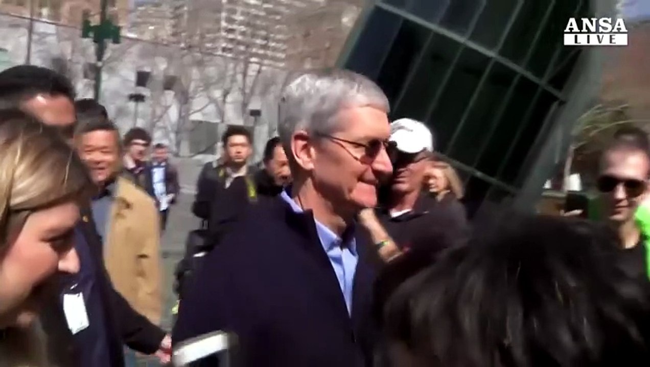 Tim Cook, non voglio mio nipote sia sui social network