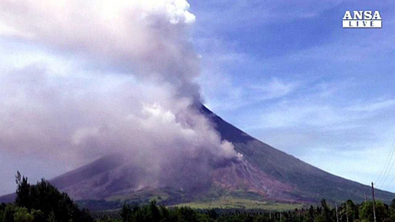 Filippine, continua l'eruzione del Mayon