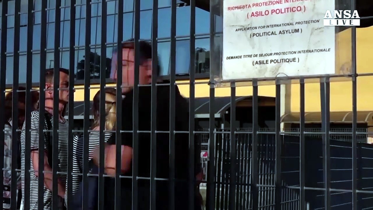 Stretta di Salvini sull'asilo, 'troppi per motivi umanitari'
