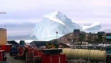 L'iceberg gigante che minaccia il villaggio