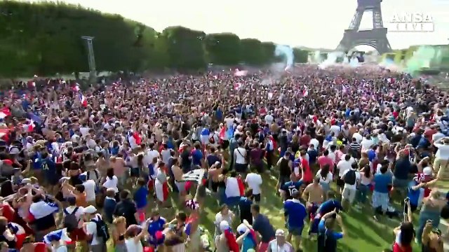Mondiali, a Parigi l'esultanza dei tifosi