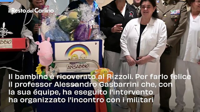 Alessio, operato per un tumore a 11 anni, non può andare alla parata del 2 giugno, ma l'Esercito va a trovarlo.