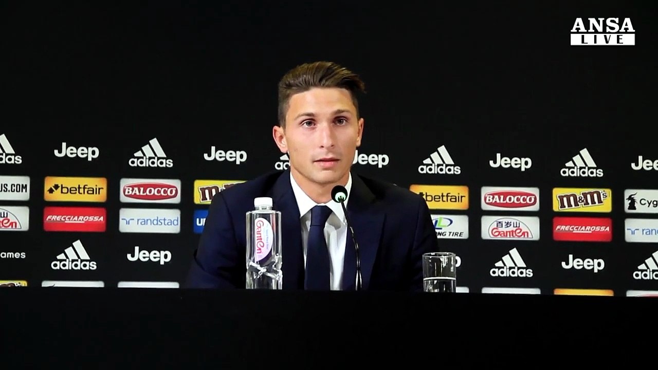 Calcio, oggi visite per Higuain e Caldara al Milan