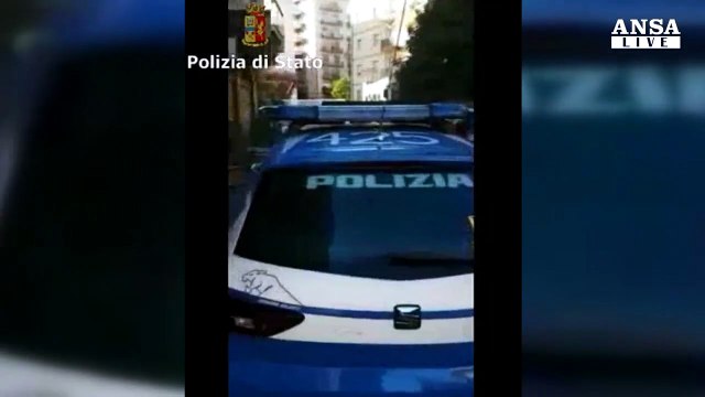 Lascia zio anziano chiuso in auto e si gioca i suoi soldi
