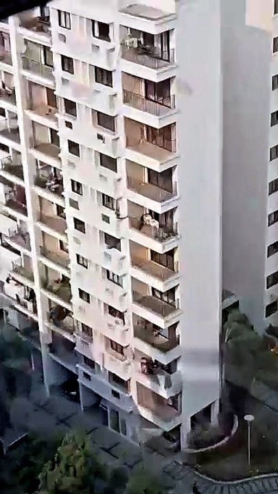 🎥🏙️ Vidéo virale sur un immeuble, voyeurisme ou énorme malentendu ? ⚠️📱