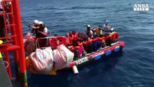 I migranti dell'Aquarius in 5 paesi. Salvini, 'era ora'