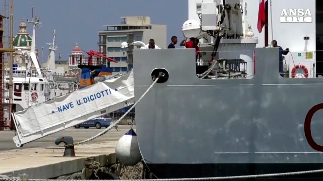 Migranti: 177 su Diciotti, nuovo scontro Malta-Italia