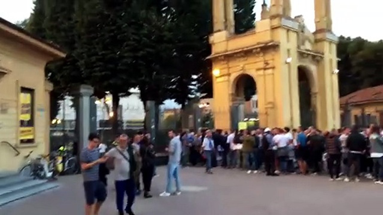 Coda all’ingresso