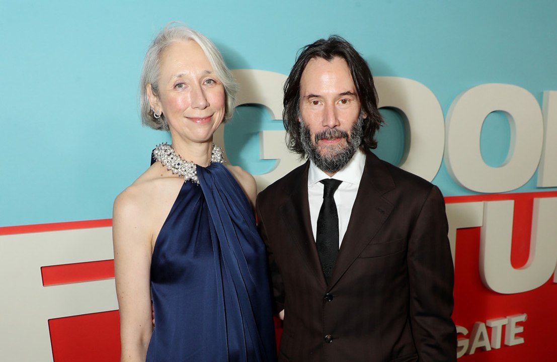 'leicht zu lieben': keanu reeves macht seltene bemerkung über alexandra grant